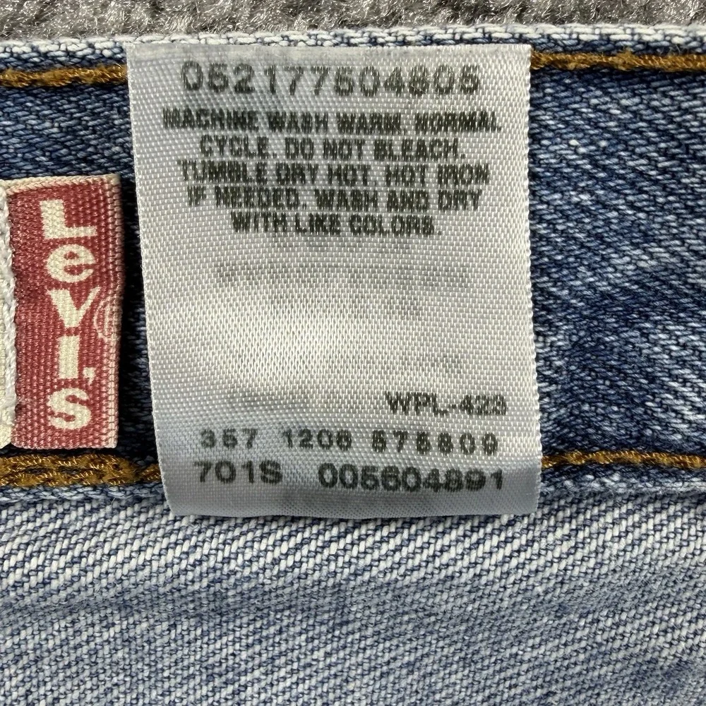 Vintage Levis 560 Comfort Fit Jeans Mens 38x32 Tapered Leg Medium Wash 90s Y2K